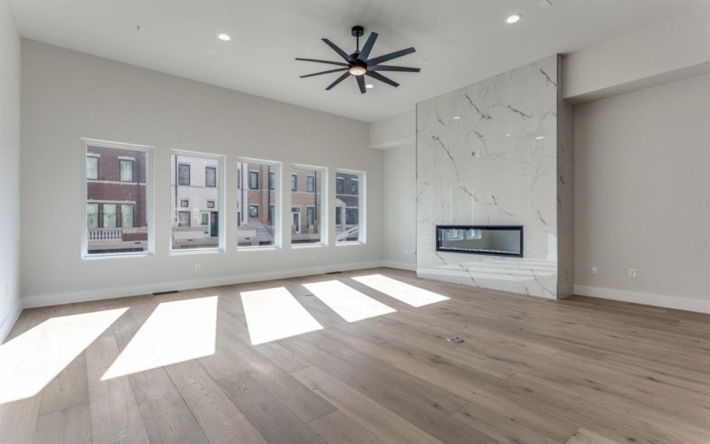 250 E Dallas Road #112, Grapevine, TX 76051, 3 Bedrooms Bedrooms, ,3 BathroomsBathrooms,Residential,For Sale,250 E Dallas Road,0,21114044