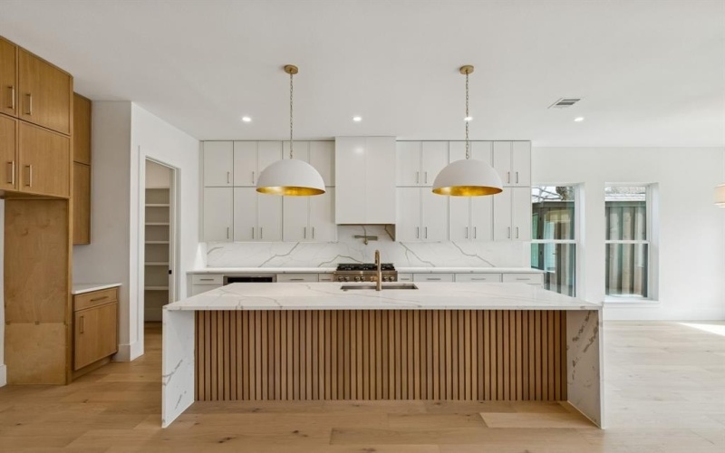 2656 Leta Mae Lane, Farmers Branch, TX 75234, 4 Habitaciones Habitaciones , ,3 BañosBaños,Residential,En Venta,2656 Leta Mae Lane,0,21184561