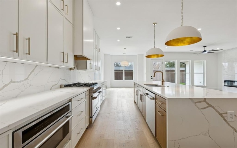 2656 Leta Mae Lane, Farmers Branch, TX 75234, 4 Habitaciones Habitaciones , ,3 BañosBaños,Residential,En Venta,2656 Leta Mae Lane,0,21184561