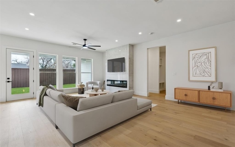 2656 Leta Mae Lane, Farmers Branch, TX 75234, 4 Habitaciones Habitaciones , ,3 BañosBaños,Residential,En Venta,2656 Leta Mae Lane,0,21184561