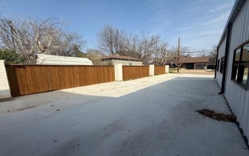 619 N Crockett Street, Granbury, TX 76048, ,Commercial Sale,For Sale,619 N Crockett Street,0,21188362