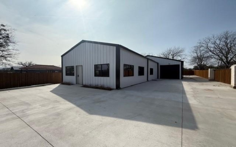619 N Crockett Street, Granbury, TX 76048, ,Commercial Sale,For Sale,619 N Crockett Street,0,21188362