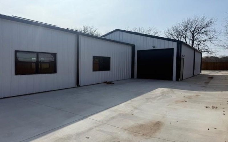 619 N Crockett Street, Granbury, TX 76048, ,Commercial Sale,For Sale,619 N Crockett Street,0,21188362