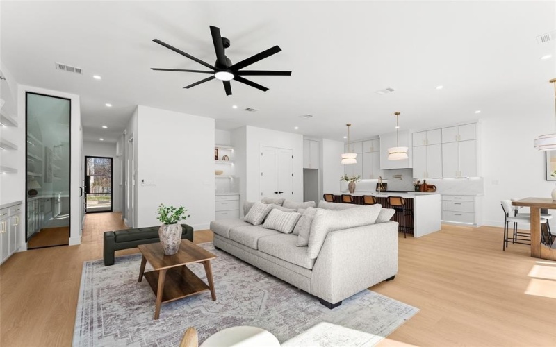 6911 Mohawk Drive, Dallas, TX 75235, 3 Bedrooms Bedrooms, ,2 BathroomsBathrooms,Residential,For Sale,6911 Mohawk Drive,0,21188517