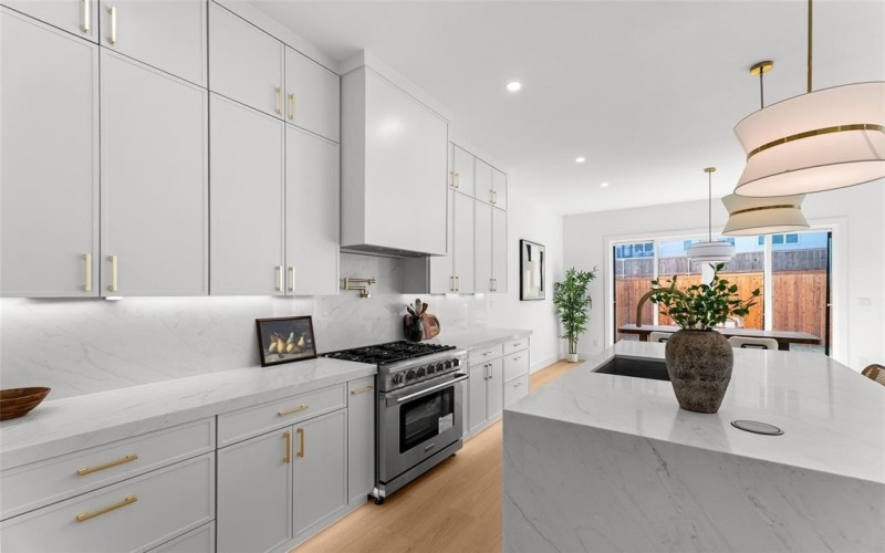 6911 Mohawk Drive, Dallas, TX 75235, 3 Bedrooms Bedrooms, ,2 BathroomsBathrooms,Residential,For Sale,6911 Mohawk Drive,0,21188517