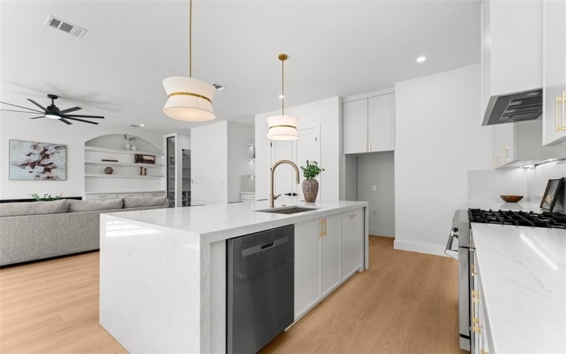 6913 Mohawk Drive, Dallas, TX 75235, 3 Bedrooms Bedrooms, ,2 BathroomsBathrooms,Residential,For Sale,6913 Mohawk Drive,0,21188518