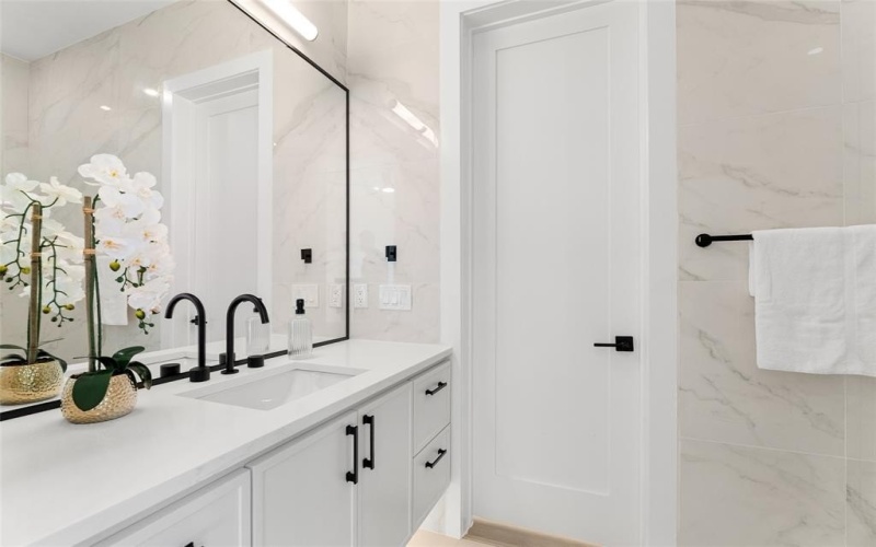 6911 & 6913 Mohawk Drive, Dallas, TX 75235, 6 Habitaciones Habitaciones , ,5 BañosBaños,Residential Multi Family,En Venta,6911 & 6913 Mohawk Drive,0,21188520