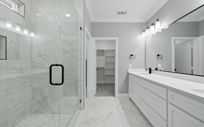 2513 Laurel Street, Grand Prairie, TX 75050, 4 Habitaciones Habitaciones , ,2 BañosBaños,Residential,En Venta,2513 Laurel Street,0,21188606