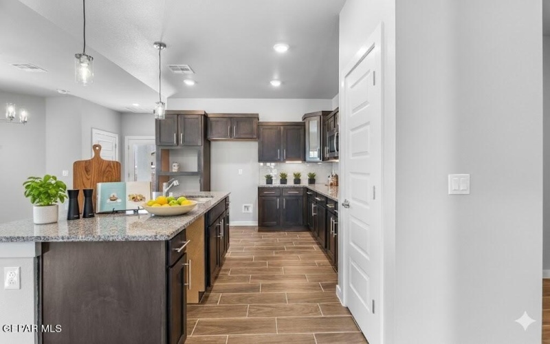 937 Nayland Place, El Paso, TX 79928, 4 Habitaciones Habitaciones , ,2 BañosBaños,Residential,En Venta,937 Nayland Place,0,917391