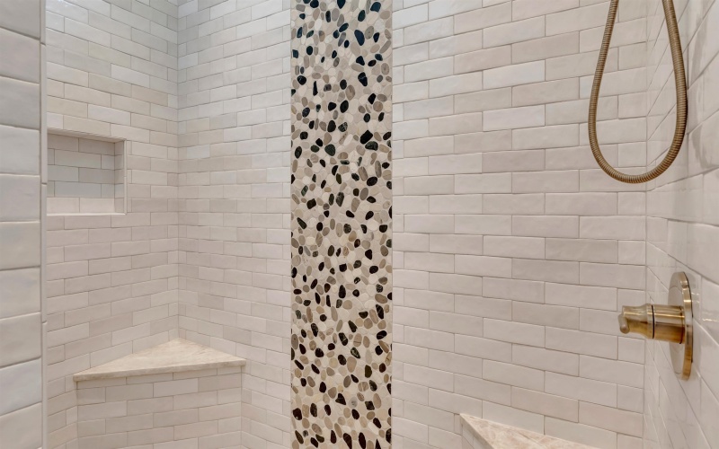 208 E Lakeshore Drive, Sunrise Beach, TX 78643, 4 Habitaciones Habitaciones , ,5 BañosBaños,Residential,En Venta,208 E Lakeshore Drive,0,176638