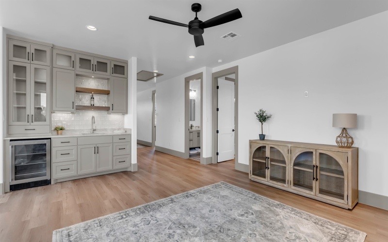 208 E Lakeshore Drive, Sunrise Beach, TX 78643, 4 Habitaciones Habitaciones , ,5 BañosBaños,Residential,En Venta,208 E Lakeshore Drive,0,176638