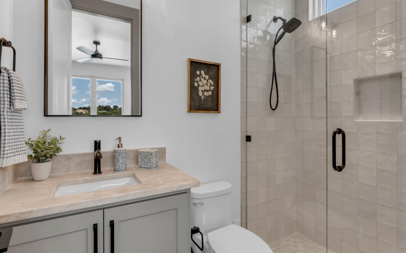 208 E Lakeshore Drive, Sunrise Beach, TX 78643, 4 Habitaciones Habitaciones , ,5 BañosBaños,Residential,En Venta,208 E Lakeshore Drive,0,176638