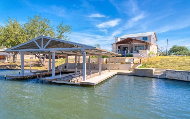 208 E Lakeshore Drive, Sunrise Beach, TX 78643, 4 Habitaciones Habitaciones , ,5 BañosBaños,Residential,En Venta,208 E Lakeshore Drive,0,176638