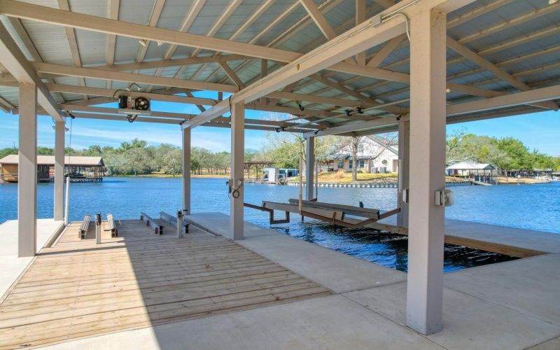 208 E Lakeshore Drive, Sunrise Beach, TX 78643, 4 Habitaciones Habitaciones , ,5 BañosBaños,Residential,En Venta,208 E Lakeshore Drive,0,176638