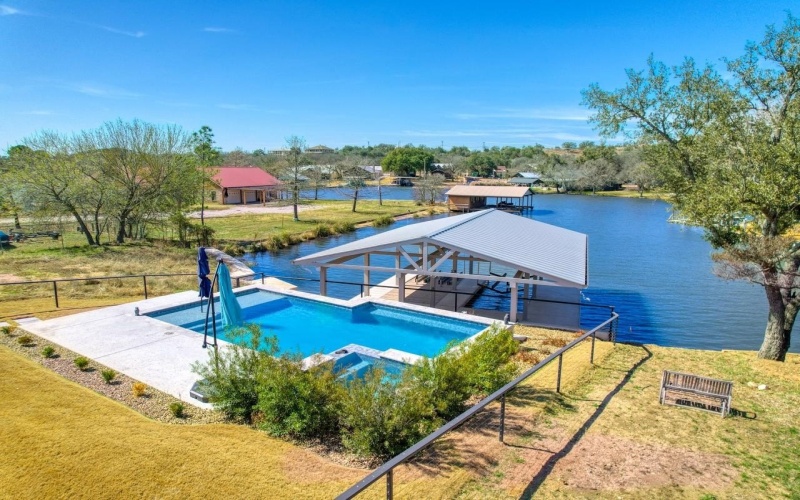 208 E Lakeshore Drive, Sunrise Beach, TX 78643, 4 Habitaciones Habitaciones , ,5 BañosBaños,Residential,En Venta,208 E Lakeshore Drive,0,176638