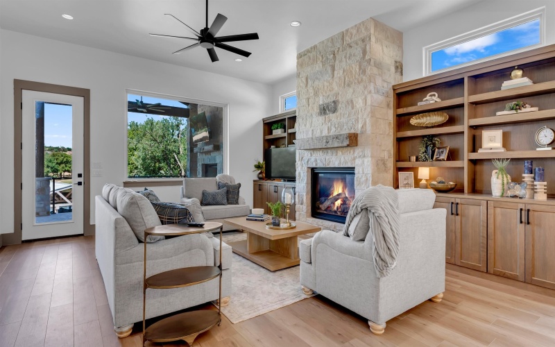 208 E Lakeshore Drive, Sunrise Beach, TX 78643, 4 Habitaciones Habitaciones , ,5 BañosBaños,Residential,En Venta,208 E Lakeshore Drive,0,176638