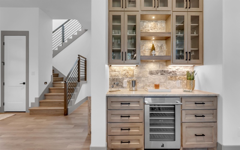 208 E Lakeshore Drive, Sunrise Beach, TX 78643, 4 Habitaciones Habitaciones , ,5 BañosBaños,Residential,En Venta,208 E Lakeshore Drive,0,176638