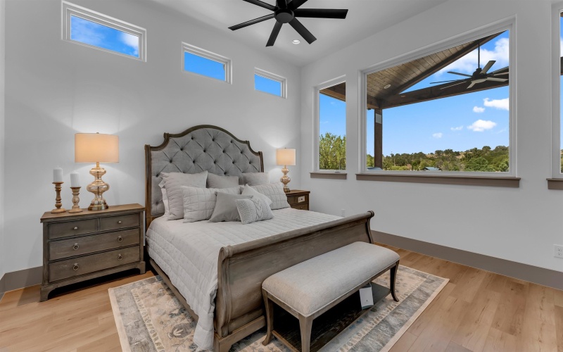 208 E Lakeshore Drive, Sunrise Beach, TX 78643, 4 Habitaciones Habitaciones , ,5 BañosBaños,Residential,En Venta,208 E Lakeshore Drive,0,176638