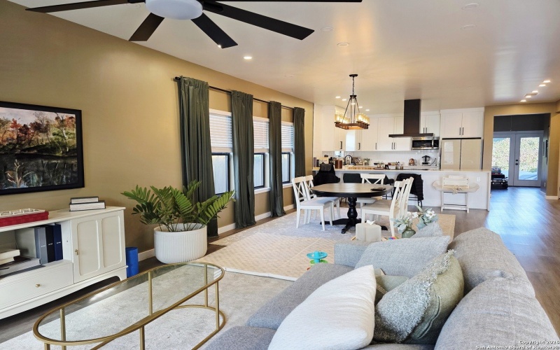 511 E Woodlawn Avenue, San Antonio, TX 78212, 3 Habitaciones Habitaciones , ,2 BañosBaños,Residential,En Venta,511 E Woodlawn Avenue,0,1943902