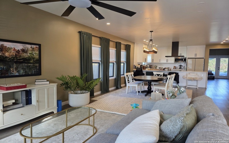 511 E Woodlawn Avenue, San Antonio, TX 78212, 3 Habitaciones Habitaciones , ,2 BañosBaños,Residential,En Venta,511 E Woodlawn Avenue,0,1943902