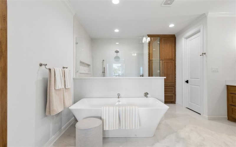 1000 Beginnings Drive, Granbury, TX 76049, 4 Bedrooms Bedrooms, ,3 BathroomsBathrooms,Residential,For Sale,1000 Beginnings Drive,0,21184485