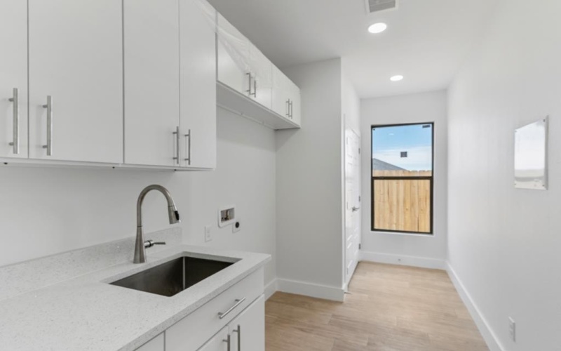 8663 Fiesta, Odessa, TX 79765, 4 Habitaciones Habitaciones , ,3 BañosBaños,Residential,En Venta,8663 Fiesta,0,165066