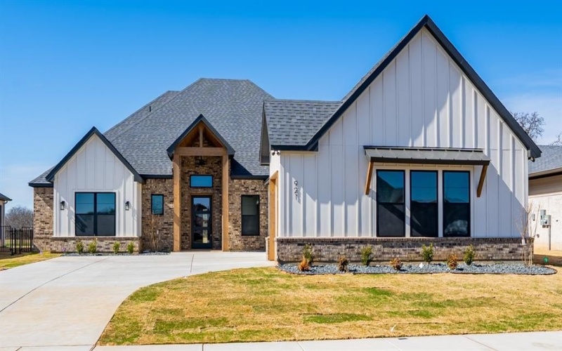 921 Bandon Dunes Drive, Fort Worth, TX 76028, 3 Bedrooms Bedrooms, ,2 BathroomsBathrooms,Residential,For Sale,921 Bandon Dunes Drive,0,21187856