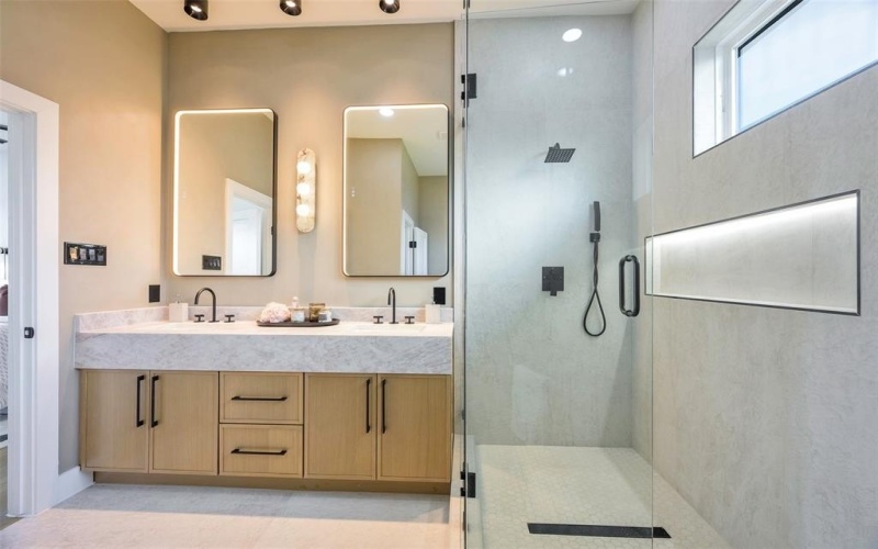 3342 Borger Street, Dallas, TX 75212, 4 Habitaciones Habitaciones , ,3 BañosBaños,Residential,En Venta,3342 Borger Street,0,21189395