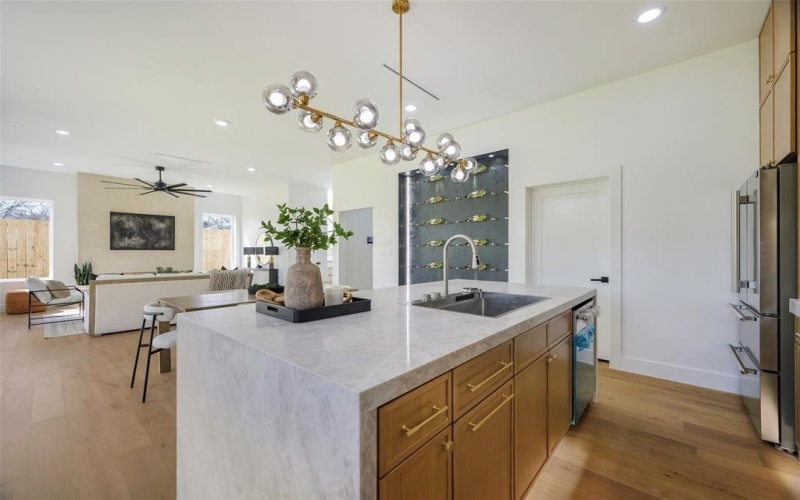 3342 Borger Street, Dallas, TX 75212, 4 Habitaciones Habitaciones , ,3 BañosBaños,Residential,En Venta,3342 Borger Street,0,21189395