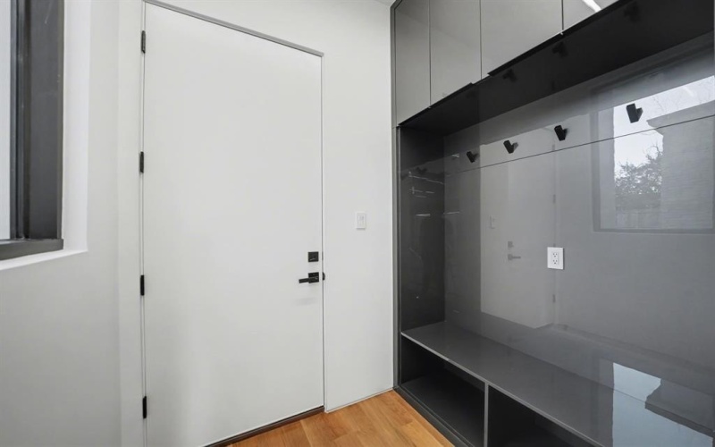 9457 Waterview Road, Dallas, TX 75218, 5 Habitaciones Habitaciones , ,9 BañosBaños,Residential,En Venta,9457 Waterview Road,0,21190058