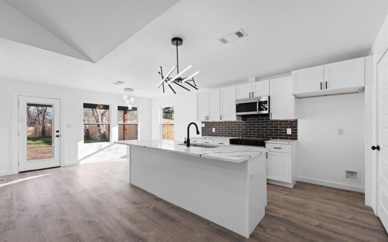 119 Smith Street, Hillsboro, TX 76645, 3 Bedrooms Bedrooms, ,2 BathroomsBathrooms,Residential,For Sale,119 Smith Street,0,21190308