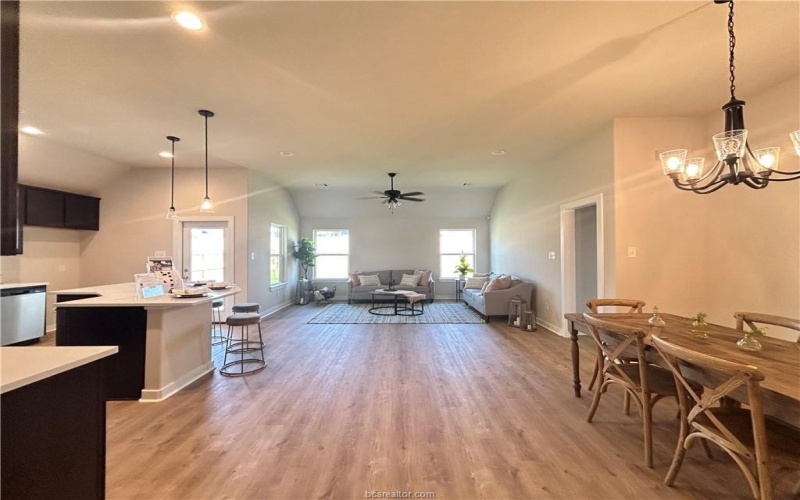 1935 Pinemont View Drive, Bryan, TX 77807, 3 Habitaciones Habitaciones , ,2 BañosBaños,Residential,En Venta,1935 Pinemont View Drive,0,25012267