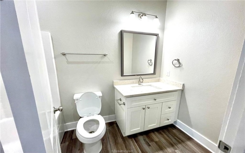 710 Vassar Court unit: B, College Station, TX 77840, 5 Habitaciones Habitaciones , ,7 BañosBaños,Residential Multi Family,En Venta,710 Vassar Court unit: B,0,26000318