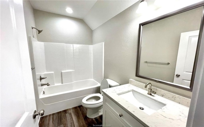 710 Vassar Court unit: B, College Station, TX 77840, 5 Habitaciones Habitaciones , ,7 BañosBaños,Residential Multi Family,En Venta,710 Vassar Court unit: B,0,26000318