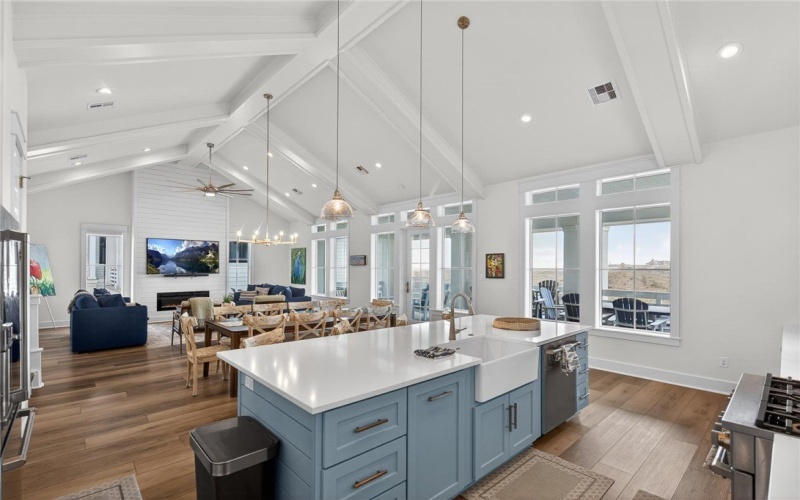 217 Sweet Bay Street, Port Aransas, TX 78373, 6 Habitaciones Habitaciones , ,6 BañosBaños,Residential,En Venta,217 Sweet Bay Street,0,472138