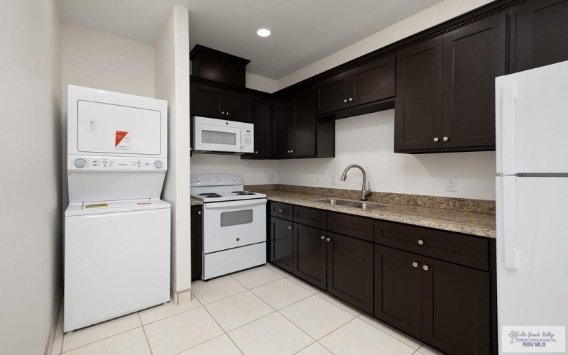 2226 N VALLEY CIRCLE unit: B, LA FERIA, TX 78559, 3 Bedrooms Bedrooms, ,2 BathroomsBathrooms,Residential Multi Family,For Sale,2226 N VALLEY CIRCLE unit: B,0,29765676