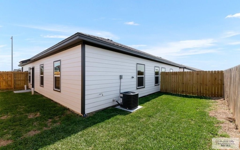 2328 N VALLEY CIRCLE unit: B, LA FERIA, TX 78559, 3 Habitaciones Habitaciones , ,2 BañosBaños,Residential Multi Family,En Venta,2328 N VALLEY CIRCLE unit: B,0,29765689