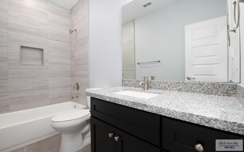 2328 N VALLEY CIRCLE unit: B, LA FERIA, TX 78559, 3 Habitaciones Habitaciones , ,2 BañosBaños,Residential Multi Family,En Venta,2328 N VALLEY CIRCLE unit: B,0,29765689