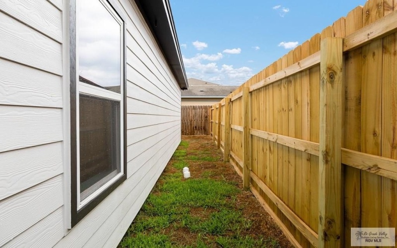 2526 N VALLEY CIRCLE unit: A, LA FERIA, TX 78559, 2 Habitaciones Habitaciones , ,2 BañosBaños,Residential Multi Family,En Venta,2526 N VALLEY CIRCLE unit: A,0,29765693