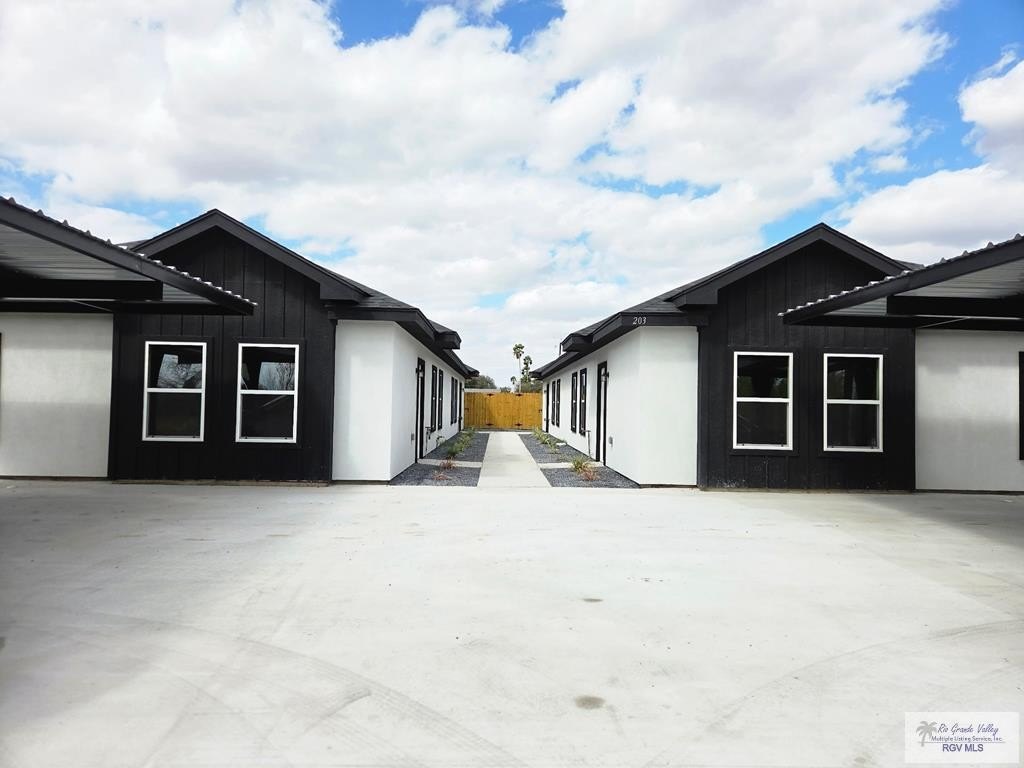 203 ROYAL PALM DR unit: A, MERCEDES, TX 78570, 3 Bedrooms Bedrooms, ,2 BathroomsBathrooms,Residential Multi Family,For Sale,203 ROYAL PALM DR unit: A,0,29772380