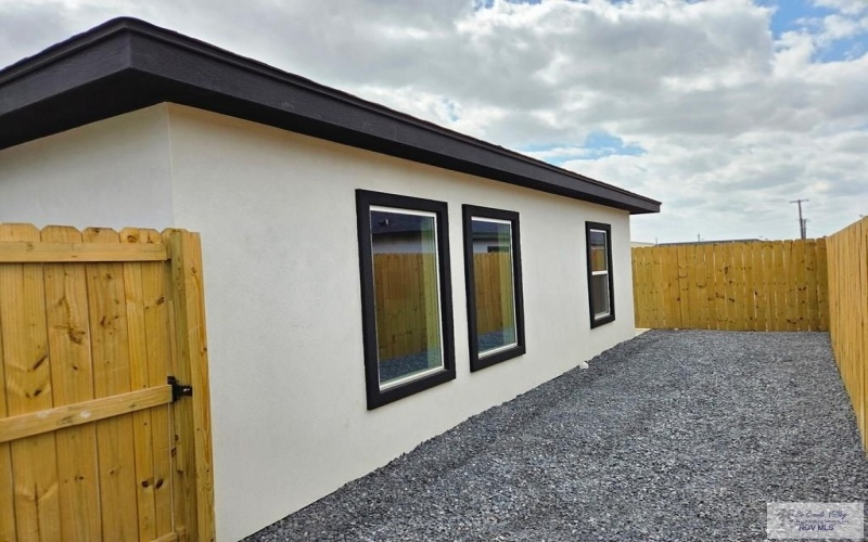 203 ROYAL PALM DR unit: A, MERCEDES, TX 78570, 3 Bedrooms Bedrooms, ,2 BathroomsBathrooms,Residential Multi Family,For Sale,203 ROYAL PALM DR unit: A,0,29772380