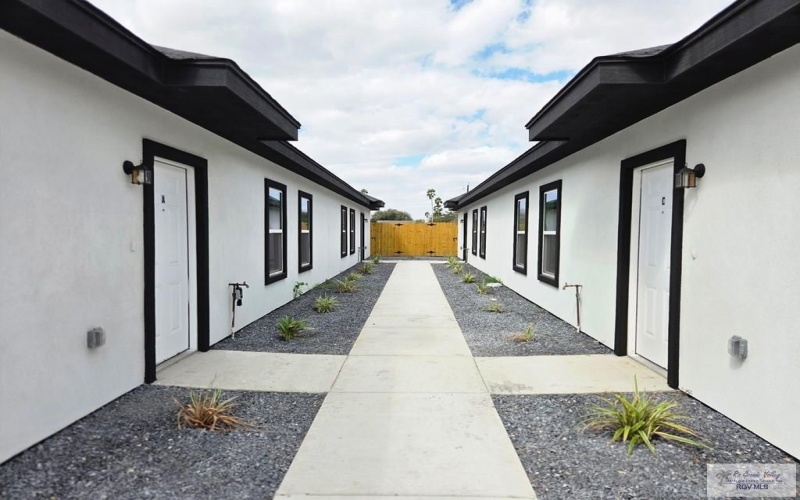 203 ROYAL PALM DR unit: C, MERCEDES, TX 78570, 3 Habitaciones Habitaciones , ,2 BañosBaños,Residential Multi Family,En Venta,203 ROYAL PALM DR unit: C,0,29772381