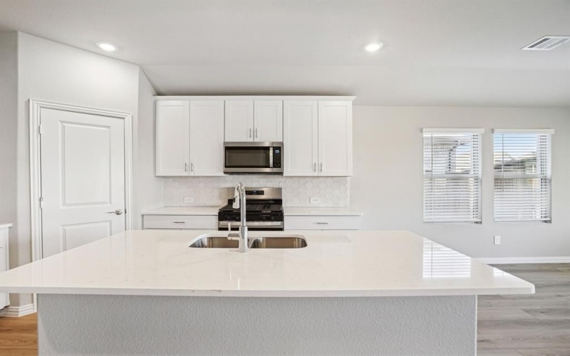 2201 Nicole Drive, Denton, TX 76208, 4 Habitaciones Habitaciones , ,3 BañosBaños,Residential,En Venta,2201 Nicole Drive,0,21168922