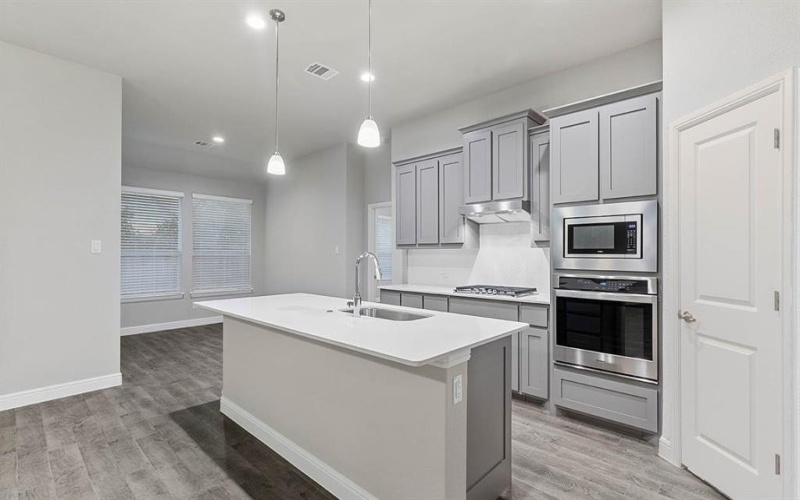 10432 SUNSET SHORE Drive, Grand Prairie, TX 76065, 4 Habitaciones Habitaciones , ,3 BañosBaños,Residential,En Venta,10432 SUNSET SHORE Drive,0,21190188