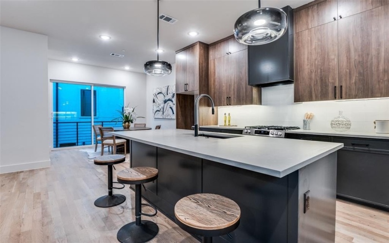 2900 Hawthorne Avenue #102, Dallas, TX 75219, 2 Habitaciones Habitaciones , ,2 BañosBaños,Residential,En Venta,2900 Hawthorne Avenue,0,21191272