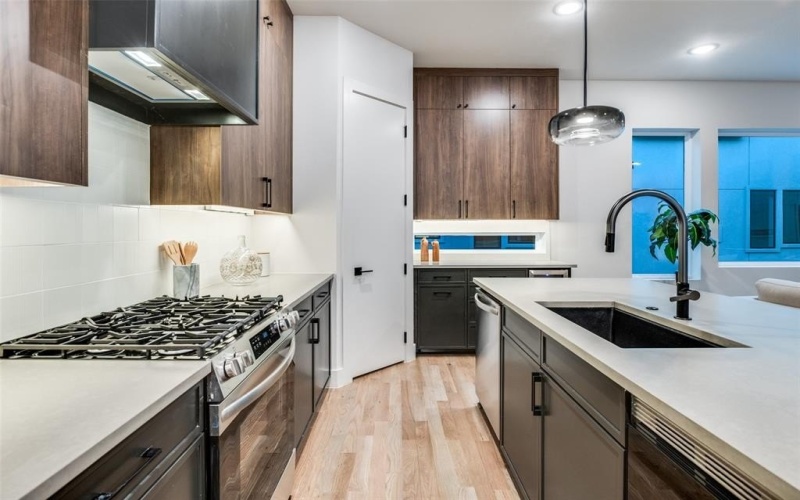 2900 Hawthorne Avenue #102, Dallas, TX 75219, 2 Habitaciones Habitaciones , ,2 BañosBaños,Residential,En Venta,2900 Hawthorne Avenue,0,21191272