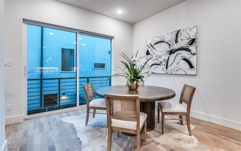 2900 Hawthorne Avenue #102, Dallas, TX 75219, 2 Habitaciones Habitaciones , ,2 BañosBaños,Residential,En Venta,2900 Hawthorne Avenue,0,21191272