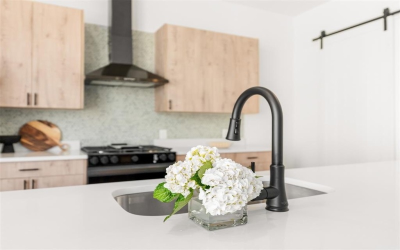 2015 N Prairie Avenue #102, Dallas, TX 75204, 2 Bedrooms Bedrooms, ,2 BathroomsBathrooms,Residential,For Sale,2015 N Prairie Avenue,0,21191514