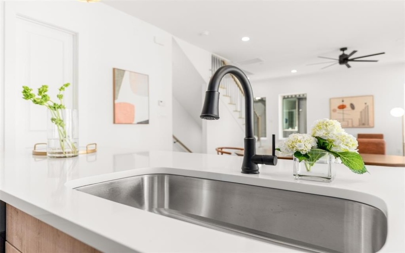 2015 N Prairie Avenue #102, Dallas, TX 75204, 2 Bedrooms Bedrooms, ,2 BathroomsBathrooms,Residential,For Sale,2015 N Prairie Avenue,0,21191514