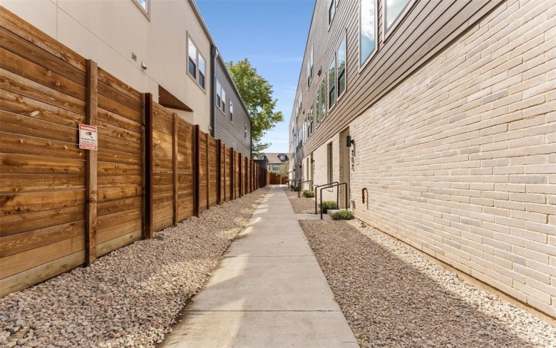 2015 N Prairie Avenue #107, Dallas, TX 75204, 2 Bedrooms Bedrooms, ,2 BathroomsBathrooms,Residential,For Sale,2015 N Prairie Avenue,0,21191541